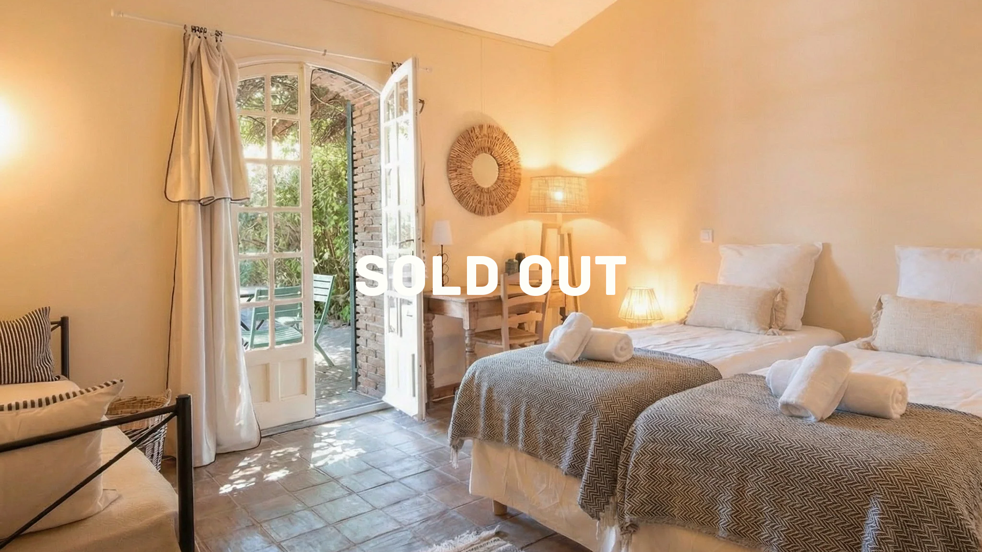 Double room with private bathroom